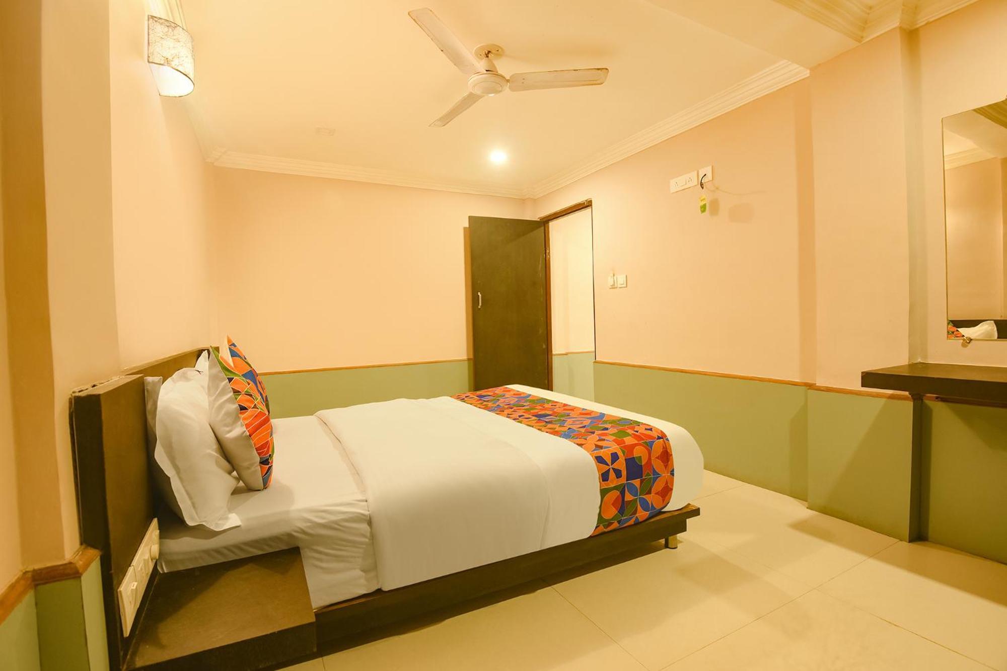 Fabexpress Raj Imperial By Rivasa Hotel Calangute Exterior photo