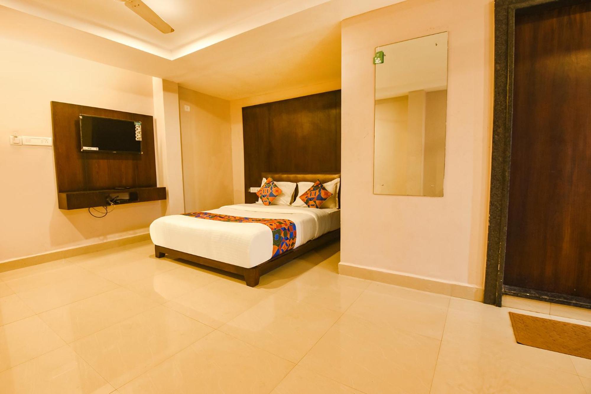 Fabexpress Raj Imperial By Rivasa Hotel Calangute Exterior photo